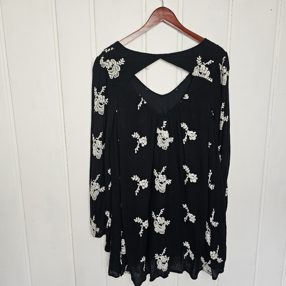 Free People Embroidered Floral Austin Black White Mini Dress Small - Picture 5 of 15
